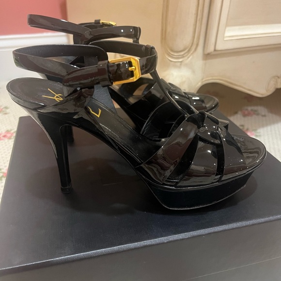 Saint Laurent Tribute Patent T-Strap Platform Sandals in Nero. Worn twice - Picture 7 of 10